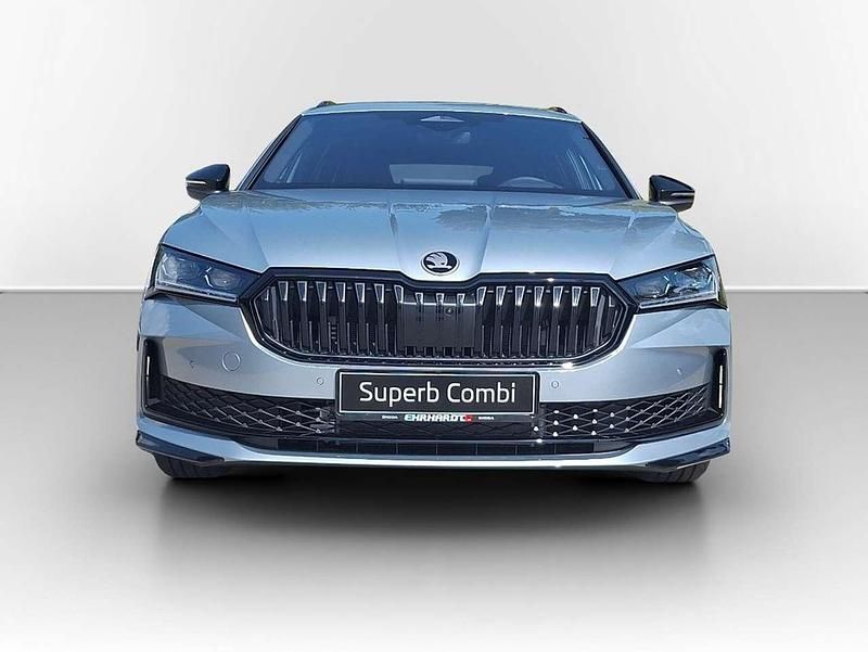 Neu Skoda Superb SportLine 265 PS (194 kW) 2025 Silber Kombi