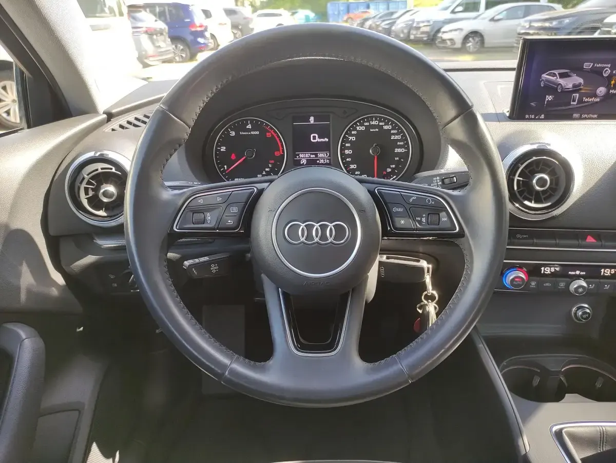 Gebraucht Audi A3 Design 116 PS (85 kW) 2019 Mythosschwarz metallic Limousine