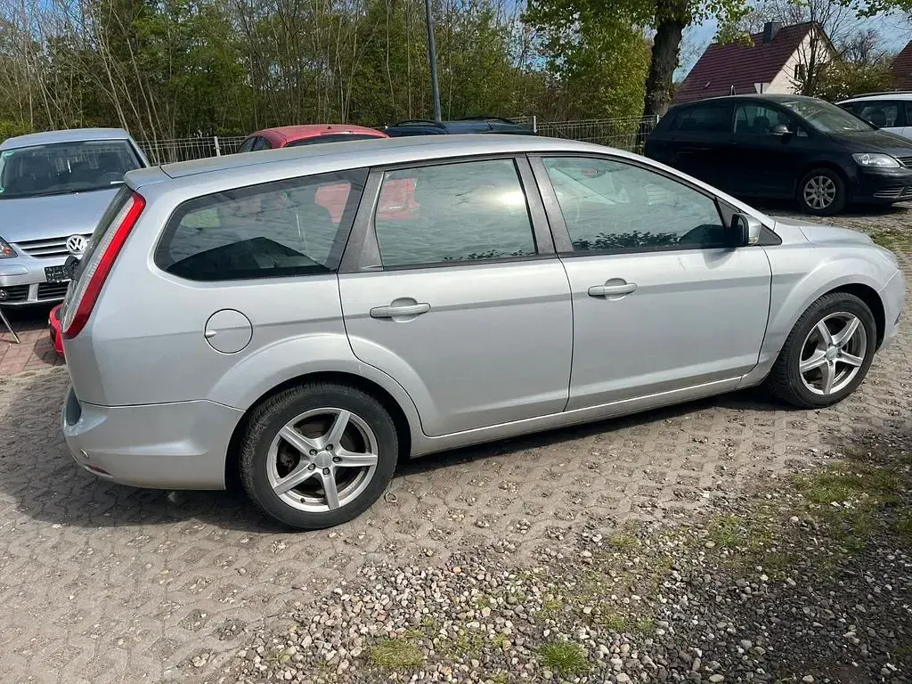 Usata Ford Focus 110 CV (80 kW) 2010 Argento Berlina