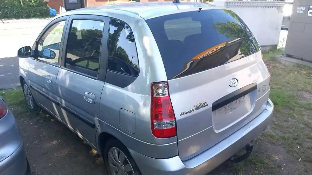 Gebraucht Hyundai Matrix 103 PS (75 kW) 2009 Silber Van / Kleinbus