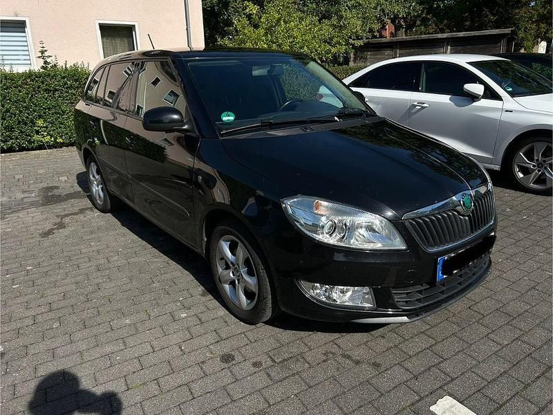 Schwarz Gebraucht 2012 Skoda Fabia Family Kleinwagen | 3.700 € (Guter Preis) - Bild 1/4