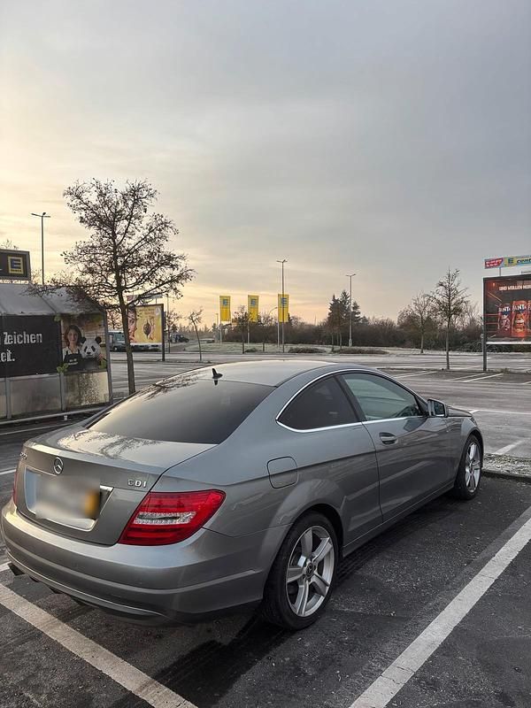 Gebraucht Mercedes C220 175 PS (128 kW) 2015 Grau Coupé