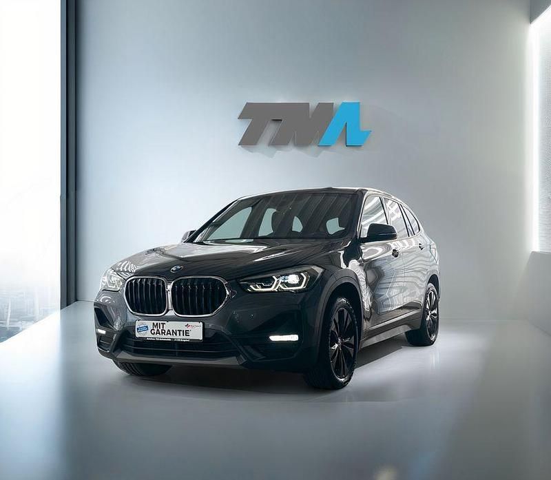 Grau Gebraucht 2022 BMW X1 Sport Line SUV | 26.699 € (Fairer Preis) - Bild 1/4