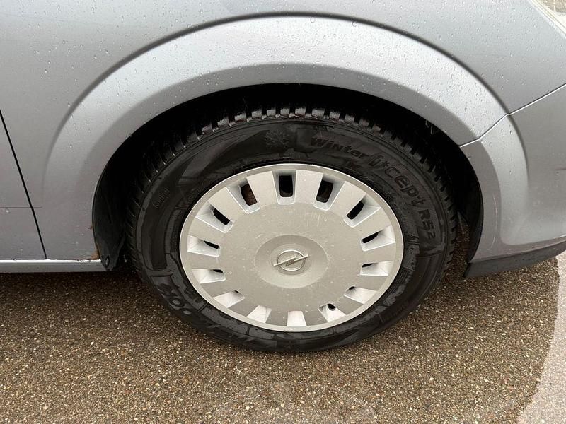 Gebraucht Opel Astra Edition 90 PS (66 kW) 2008 Silber Limousine