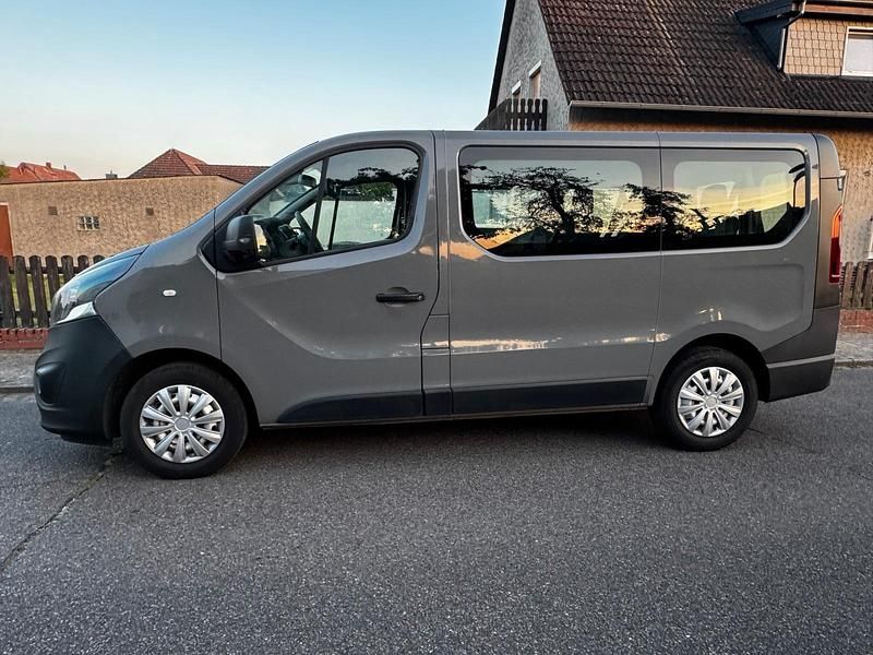 Gebraucht Opel Vivaro 120 PS (88 kW) 2015 Grau Van / Kleinbus