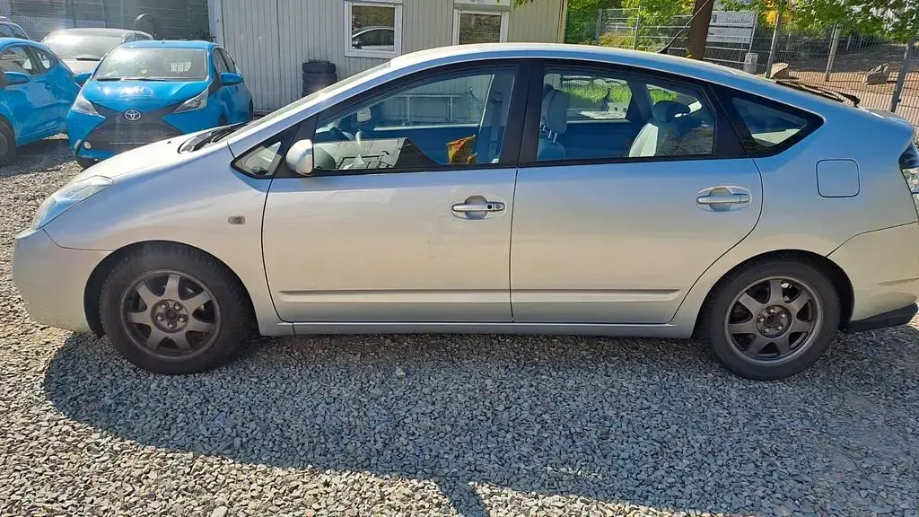 Gebraucht Toyota Prius Sol 77 PS (56 kW) 2005 Grau Kleinwagen