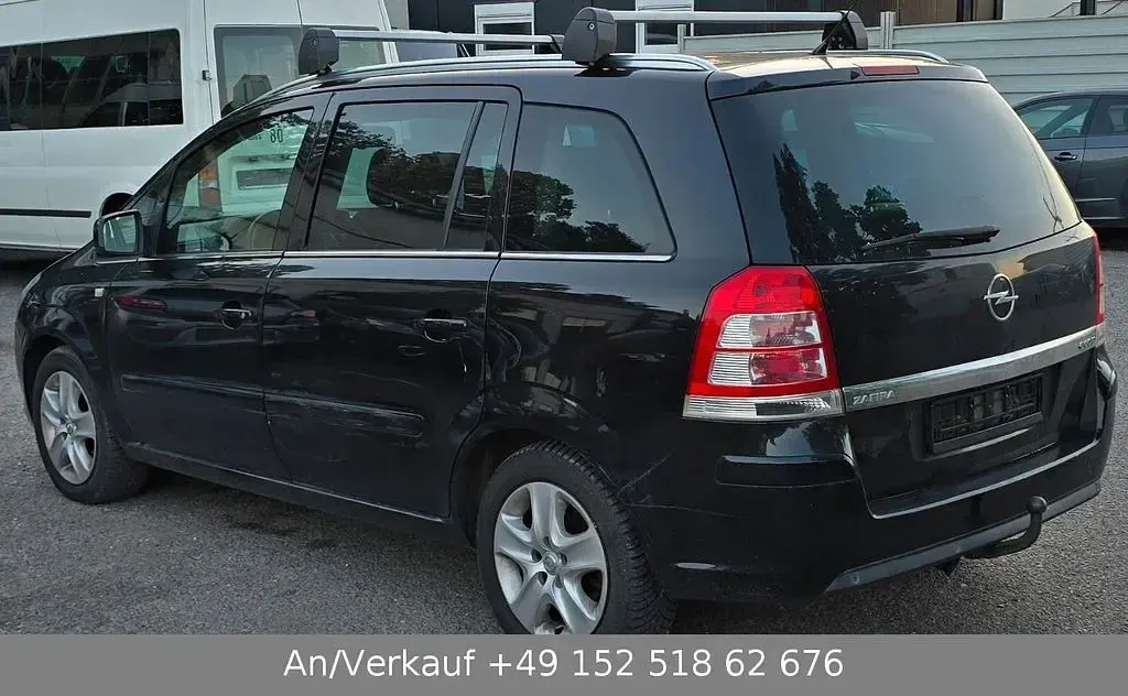 Gebraucht Opel Zafira 116 PS (85 kW) 2011 Schwarz Van / Kleinbus