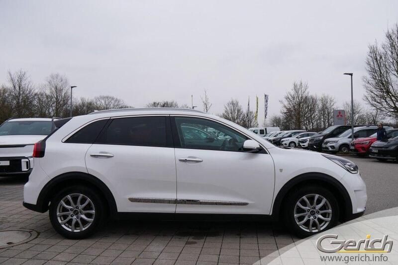 Gebraucht Kia Niro Spirit 141 PS (103 kW) 2018 Snow white pearl SUV