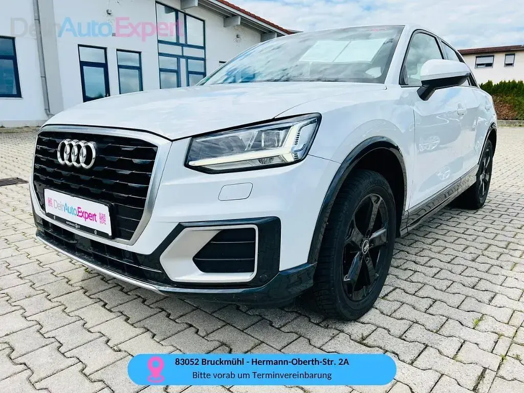 Gebraucht Audi Q2 Basis 116 PS (85 kW) 2018 Gletscherweiß metallic SUV