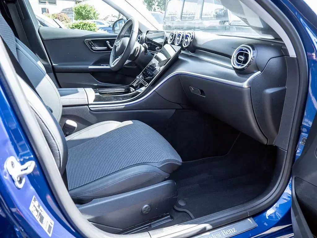 Gebraucht Mercedes C300e Avantgarde 313 PS (230 kW) 2025 Blau / spektralblau Kombi