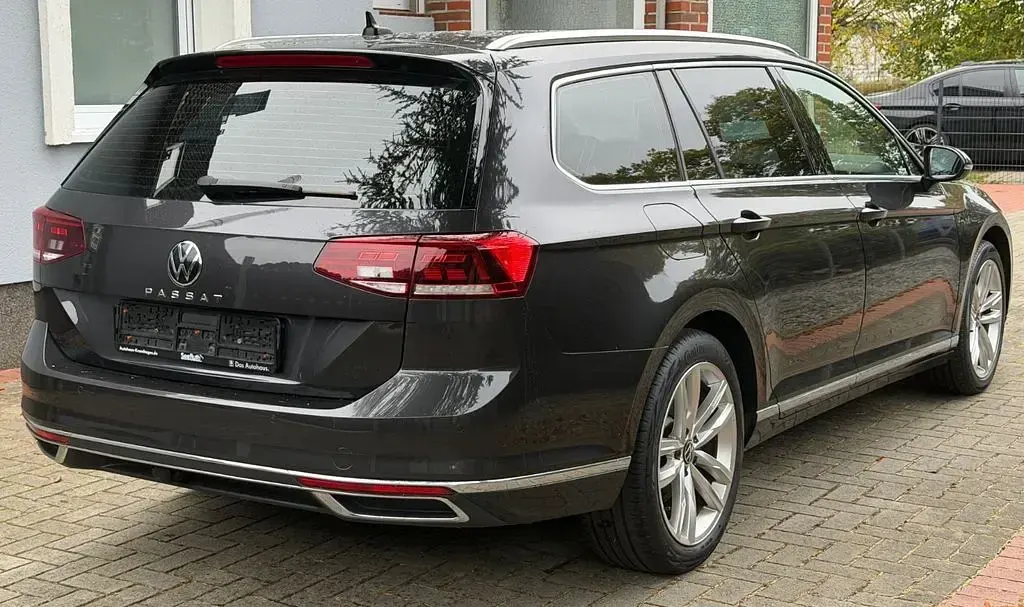 Gebraucht VW Passat 150 PS (110 kW) 2021 Grau Kombi