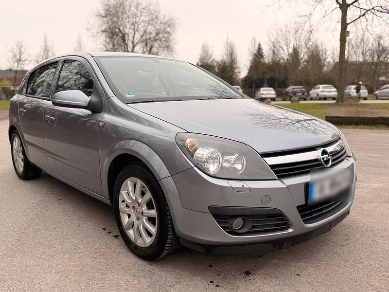 Gebraucht Opel Astra 105 PS (77 kW) 2008 Andere farben Kleinwagen