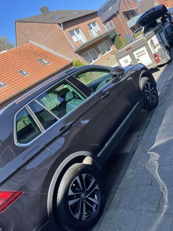 Schwarz Gebraucht 2019 VW Tiguan IQ Drive SUV | 23.500 € (Fairer Preis) - Bild 1/4
