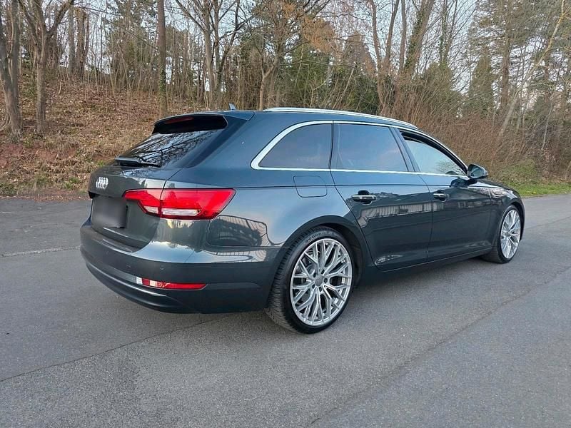 Gebraucht Audi A4 150 PS (110 kW) 2018 Grau Kombi