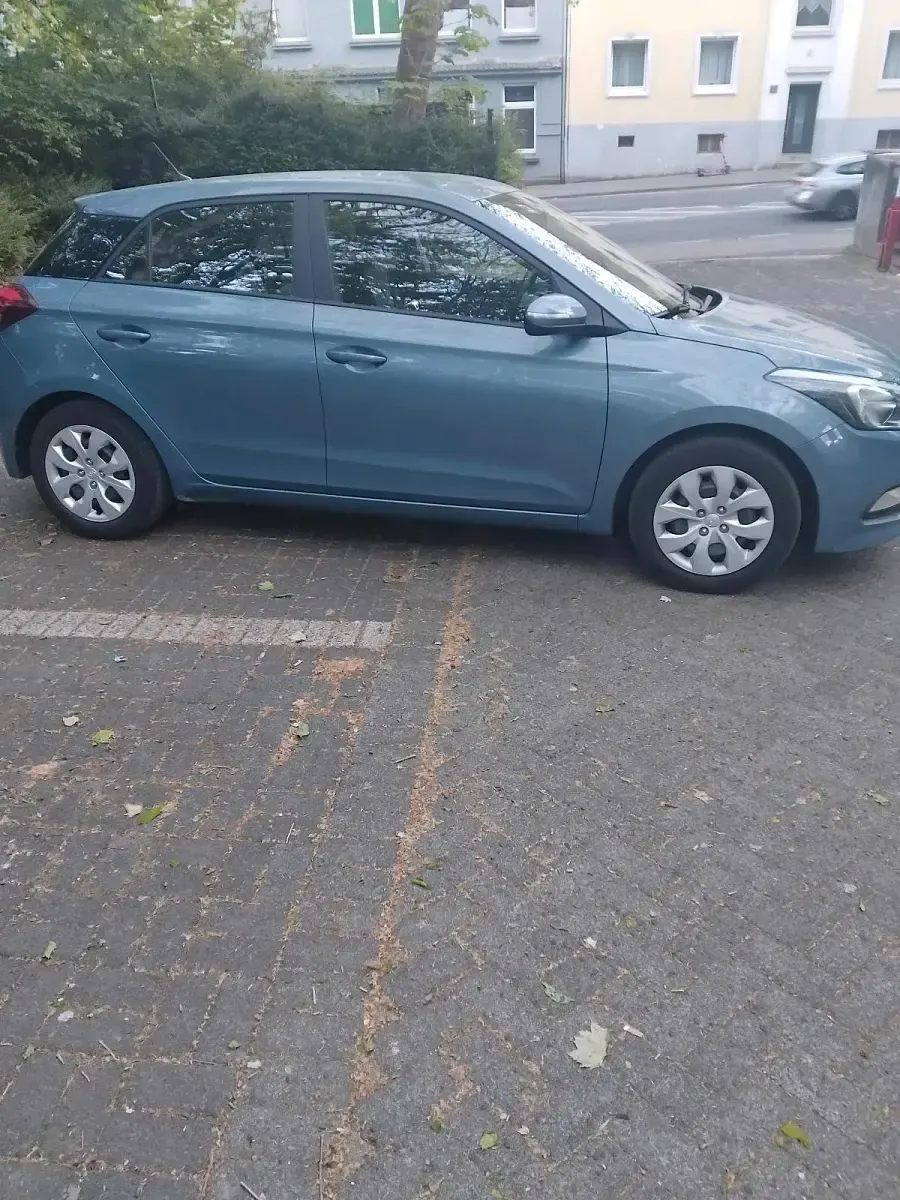 Second-hand Hyundai i20 75 CP (55 kW) 2017 Albastru Hatchback