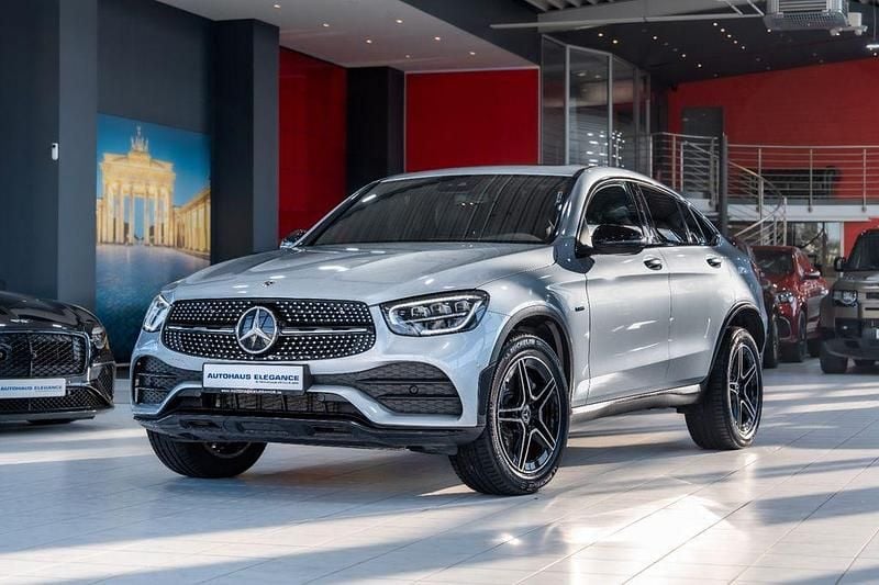 Hightech silber Gebraucht 2020 Mercedes GLC300e AMG line Coupé | 43.780 € (Guter Preis) - Bild 1/4