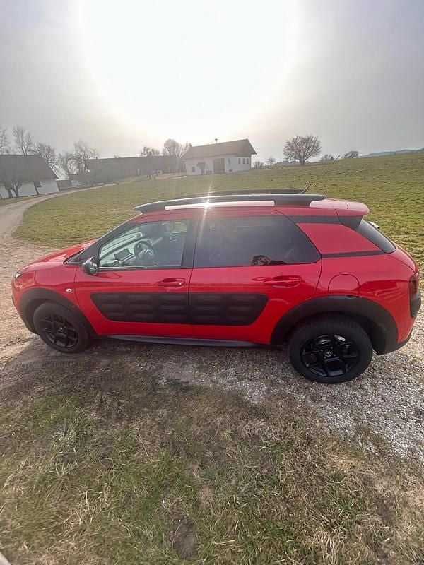 Gebraucht Citroën C4 Shine 99 PS (72 kW) 2015 Rot SUV