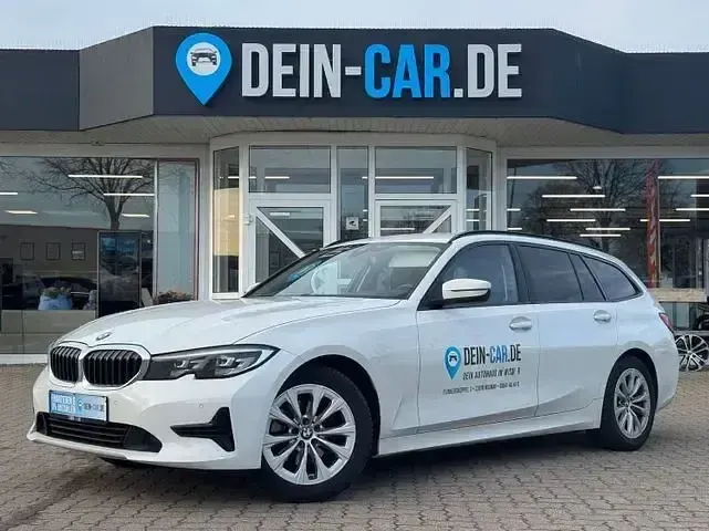 Używany BMW 320 Advantage 190 KM (139 kW) 2021 Biały Sedan/Limuzyna