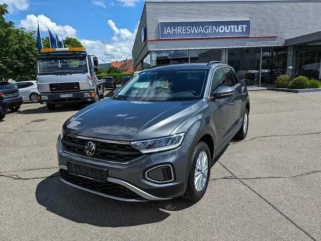 Gebraucht VW T-Roc Life 150 PS (110 kW) 2023 Indiumgrau metallic SUV