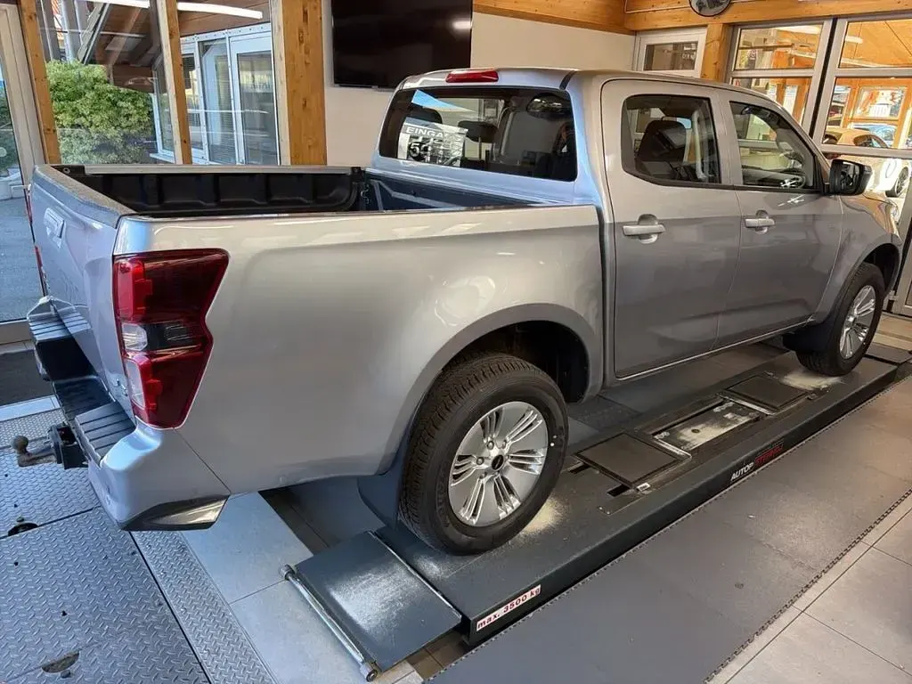 Gebraucht Isuzu D-Max 163 PS (119 kW) 2021 Mercury silver 568 Pickup