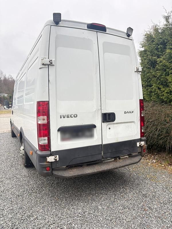 Gebraucht Iveco Daily 146 PS (107 kW) 2014 Weiß Van / Kleinbus