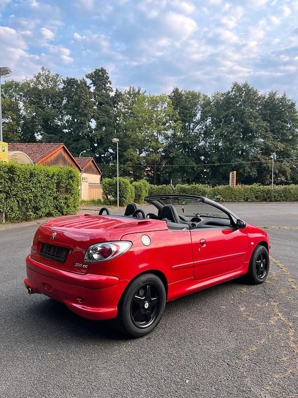 Rot Gebraucht 2005 Peugeot 206 CC Cabrio | 2.700 € (Etwas zu teuer) - Bild 1/4