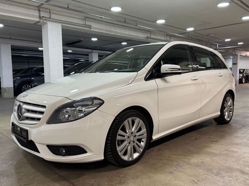 Calcitweiss unilack Gebraucht 2013 Mercedes B180 Van / Kleinbus | 9.599 € (Fairer Preis) - Bild 1/4