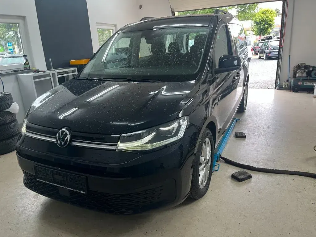 Gebraucht VW Caddy Life 122 PS (89 kW) 2022 Deep black perleffekt Van / Kleinbus