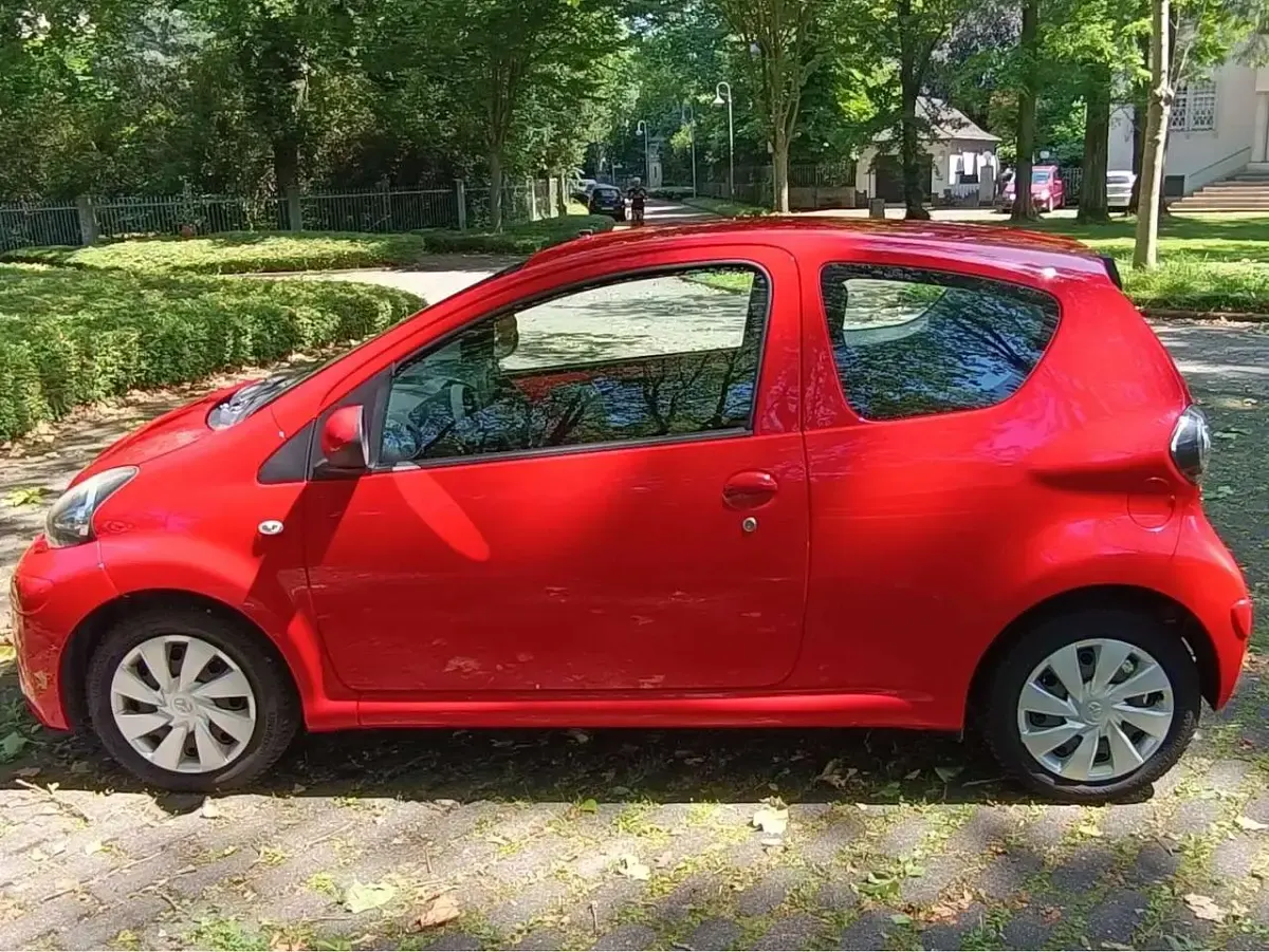 Gebraucht Toyota Aygo Cool 68 PS (50 kW) 2012 Rot Kleinwagen