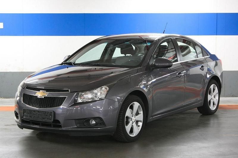 Smokey gray met (metallic) Gebraucht 2011 Chevrolet Cruze LT Limousine | 8.990 € (Teuer) - Bild 1/4