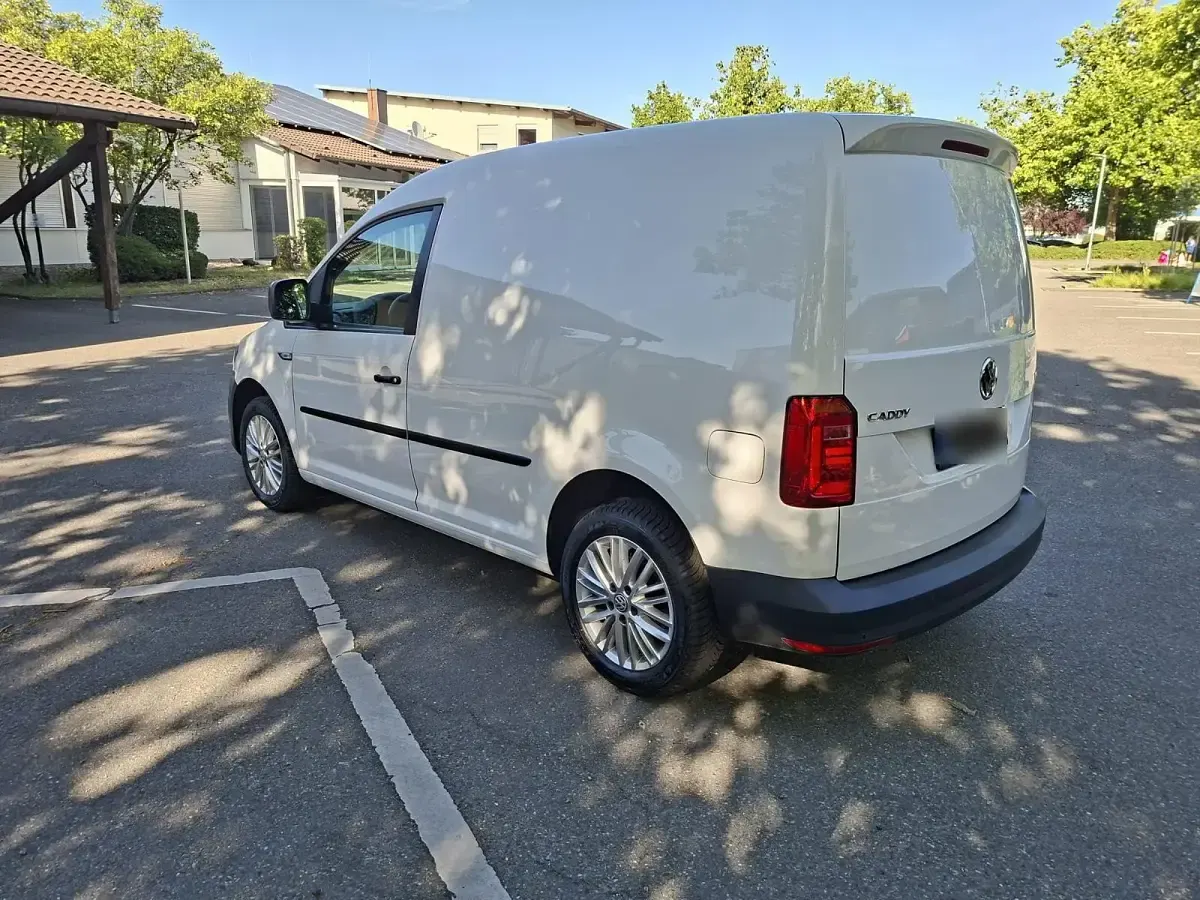 Gebraucht VW Caddy 105 PS (77 kW) 2017 Weiß Van / Kleinbus