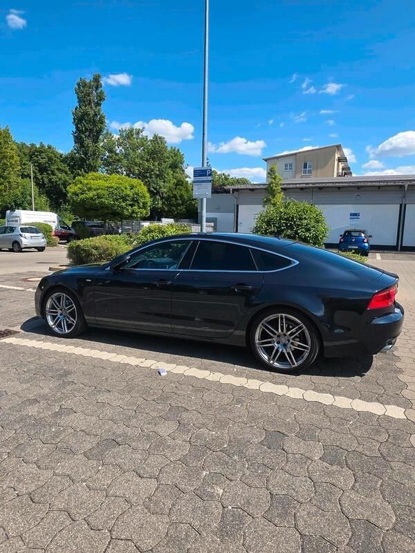 Blau Gebraucht 2014 Audi A7 Sportback Kleinwagen | 17.500 € (Fairer Preis) - Bild 1/4