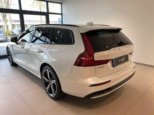 Gebraucht Volvo V60 145 PS (106 kW) 2024 Kombi