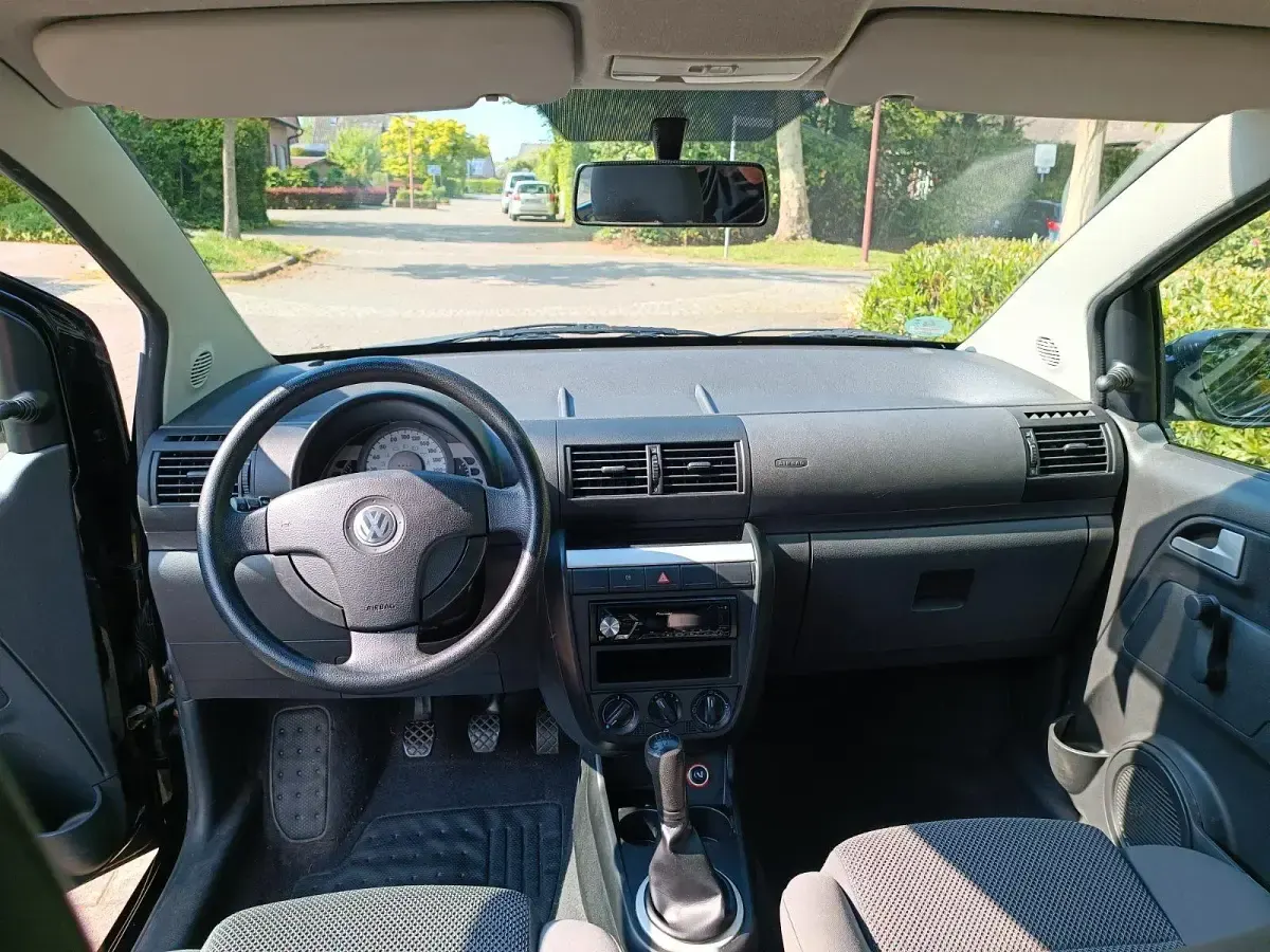 Gebraucht VW Fox 54 PS (39 kW) 2009 Schwarz Kleinwagen