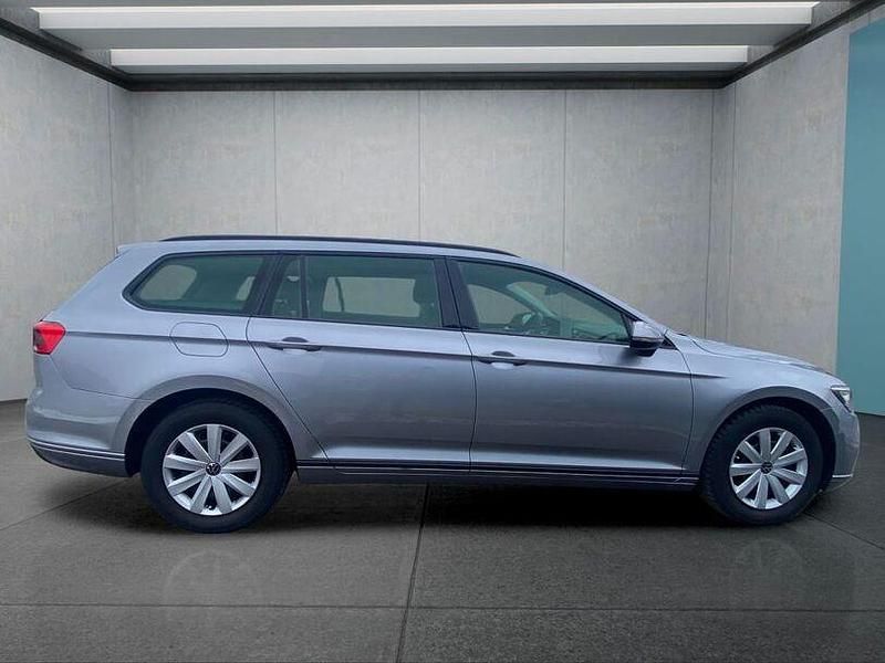 Gebraucht VW Passat 150 PS (110 kW) 2022 Silber Kombi