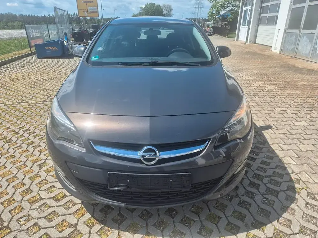 Gebraucht Opel Astra Selection 110 PS (80 kW) 2014 Grau Limousine