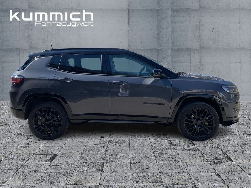 Gebraucht Jeep Compass 131 PS (96 kW) 2024 Graphite grey (grau) SUV