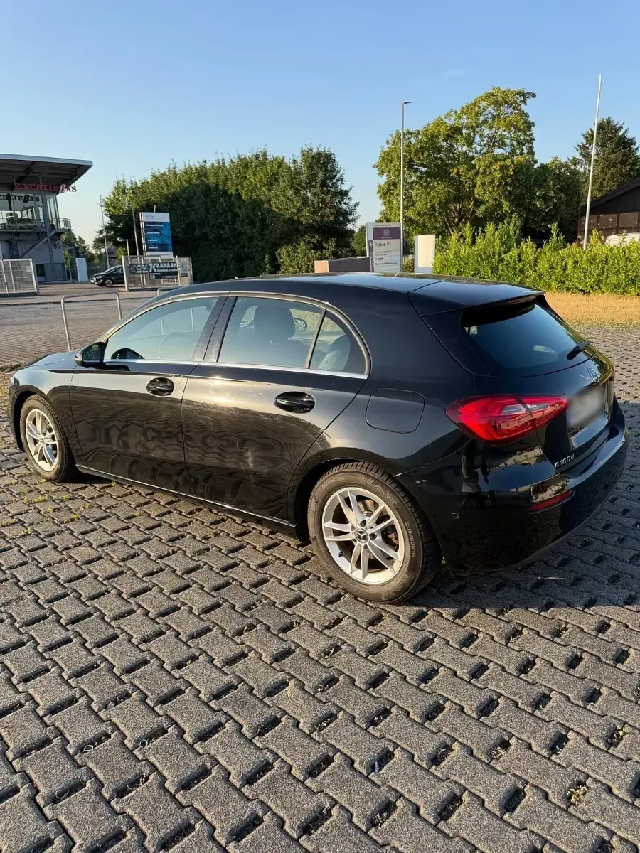 Gebraucht Mercedes A180 116 PS (85 kW) 2018 Schwarz Limousine