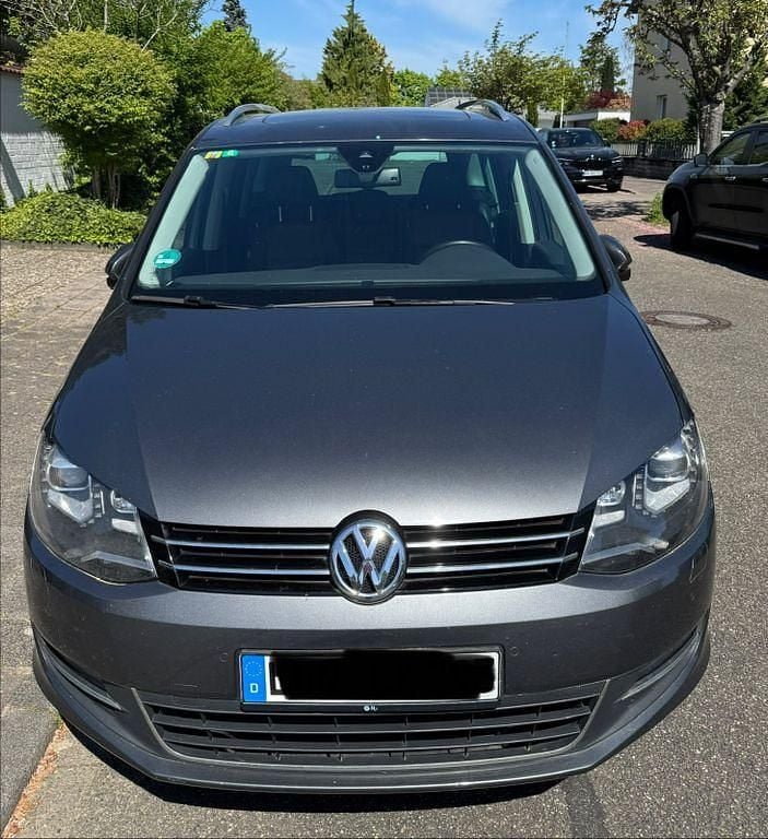 Second-hand VW Sharan 170 CP (125 kW) 2012 Gri Monovolum