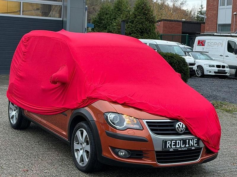 Rot Gebraucht 2008 VW Touran Cross Van / Kleinbus | 6.300 € (Fairer Preis) - Bild 1/4