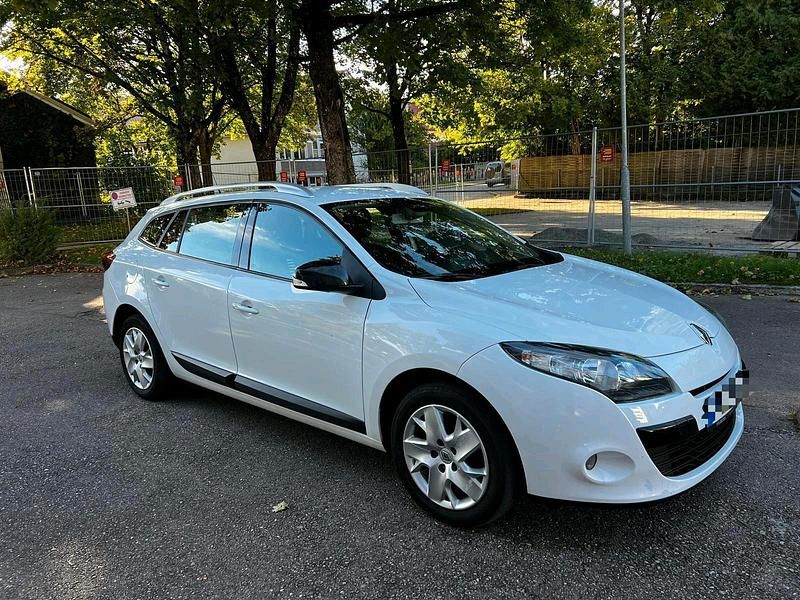 Weiß Gebraucht 2012 Renault Mégane GrandTour Dynamique Kombi | 2.750 € (Superpreis) - Bild 1/4