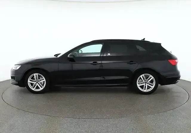 Używany Audi A4 Comfort 204 KM (150 kW) 2023 Czarny Kombi