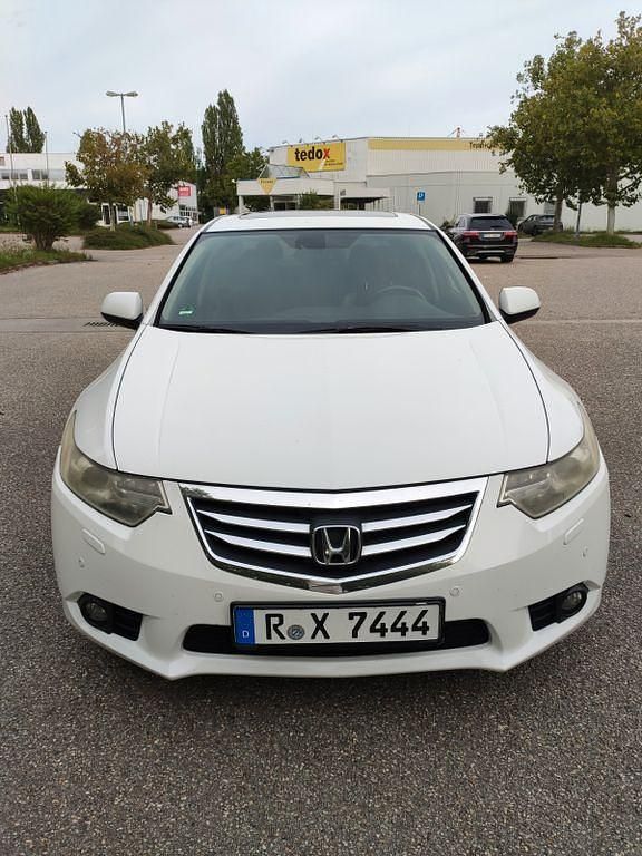 Weiß Gebraucht 2012 Honda Accord Elegance Limousine | 7.200 € (Fairer Preis) - Bild 1/4