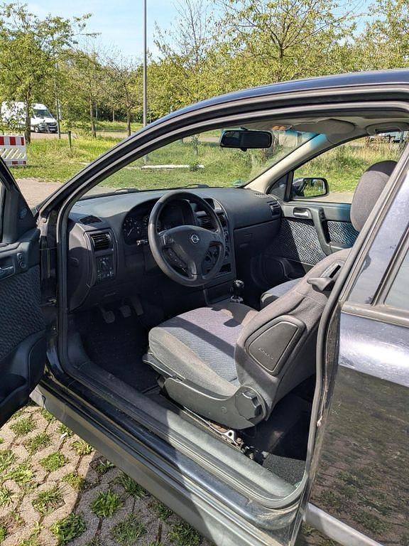 Schwarz Gebraucht 2001 Opel Astra Limousine | 1.000 € (Guter Preis) - Bild 1/4