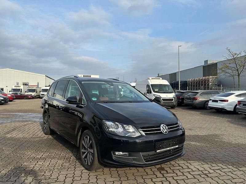 Gebraucht VW Sharan Highline 150 PS (110 kW) 2021 Deep black perleffekt Van / Kleinbus