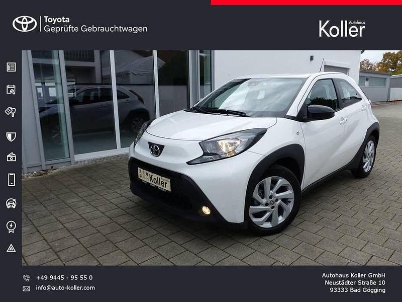 Weiß Gebraucht 2023 Toyota Aygo X Play SUV | 14.900 € (Fairer Preis) - Bild 1/4