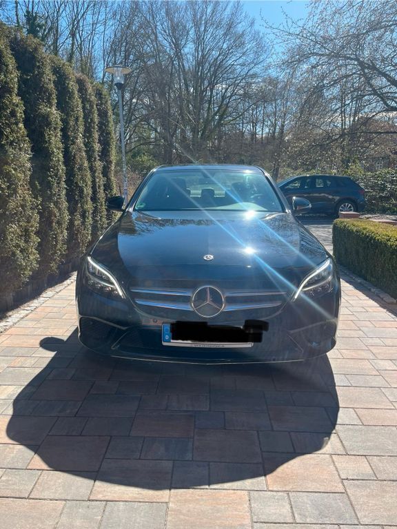 Schwarz Gebraucht 2019 Mercedes C180 Limousine | 19.900 € (Superpreis) - Bild 1/4
