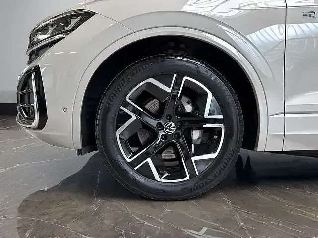 Gebraucht VW Touareg R-line 286 PS (210 kW) 2025 Beige SUV