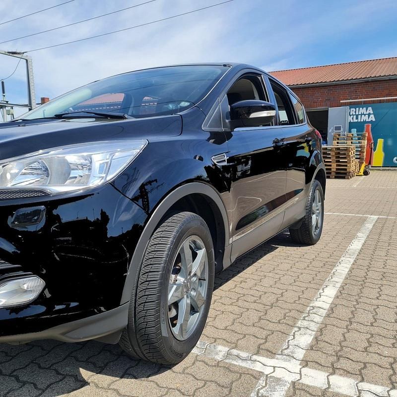 Gebraucht Ford Kuga 120 PS (88 kW) 2016 Schwarz SUV