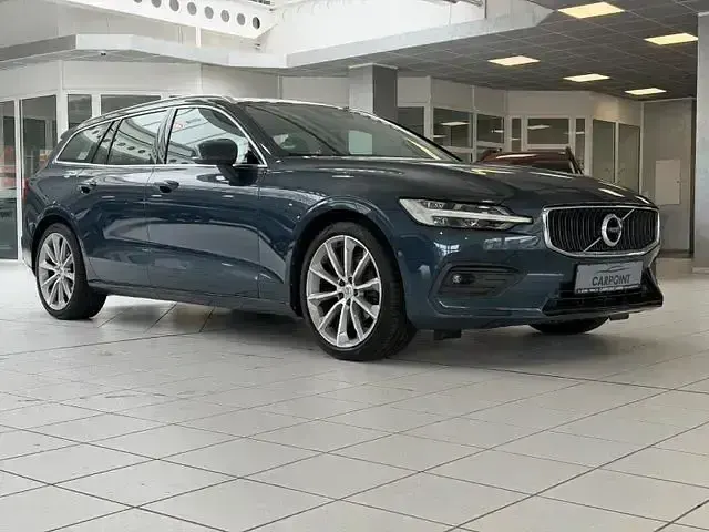 Gebraucht Volvo V60 Momentum 190 PS (139 kW) 2018 Blau Kombi